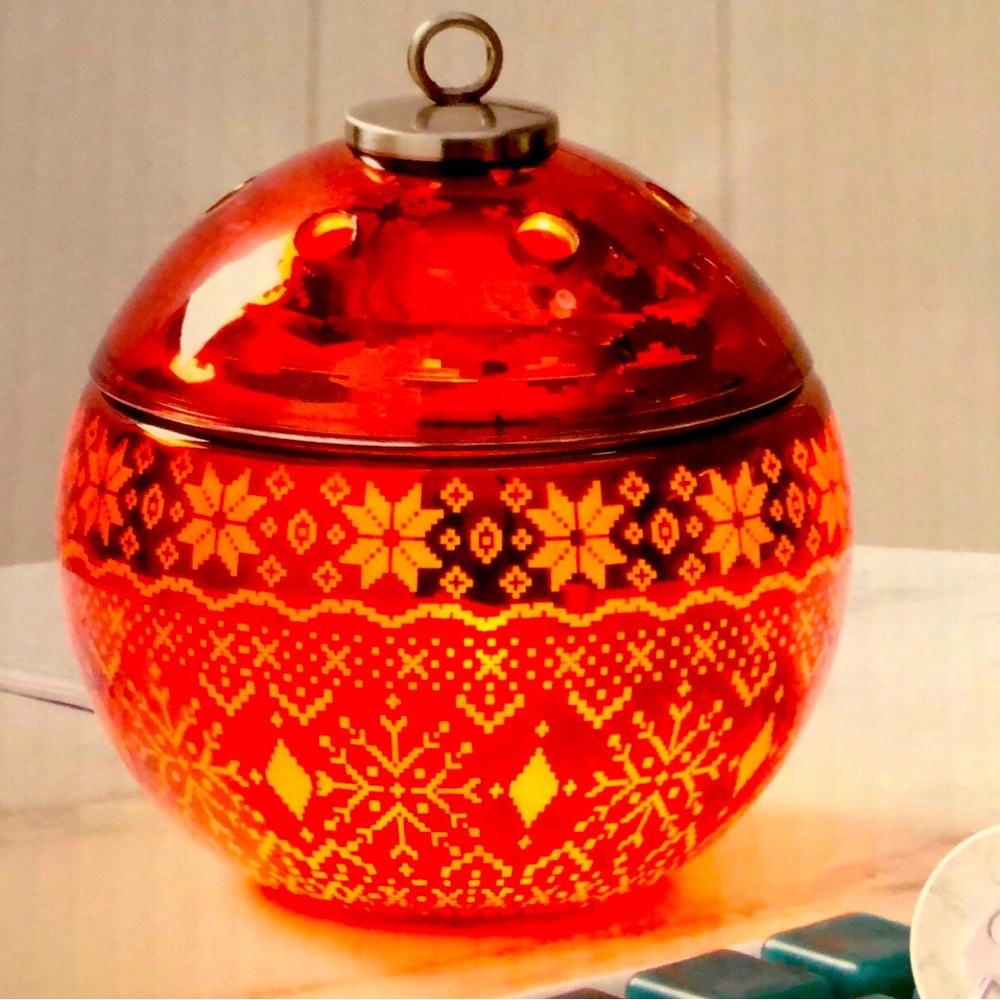 Christmas red globe light up wax warmer. Comes with free wax bar